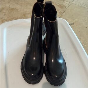 Zara Women’s Black Chelsea Boots
